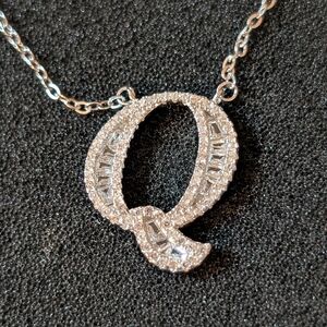 Elegant Silver Initial 'Q' Pendant Necklace